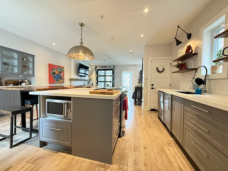 48 Albani St — Photo 3