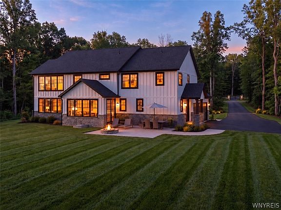 3rd image of 5797 Chestnut Ridge Rd