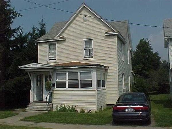 1st image of 316 E 10th St