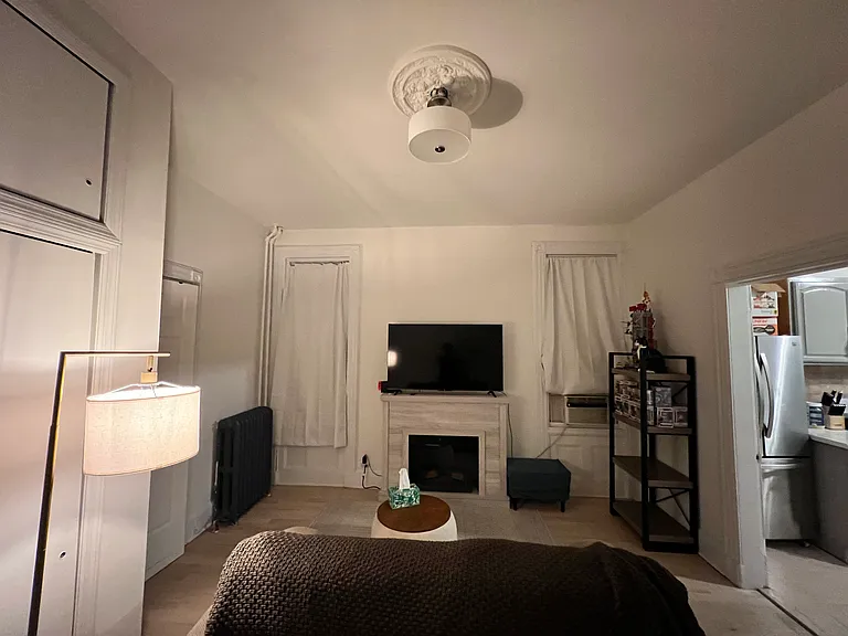 19 Hague St #1 — Photo 2