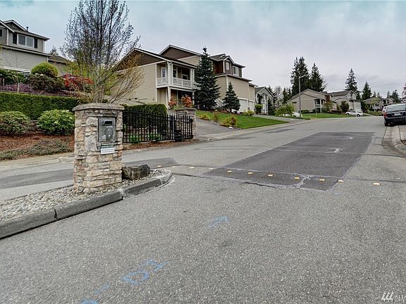 3rd image of 12605 194th Avenue Ct E