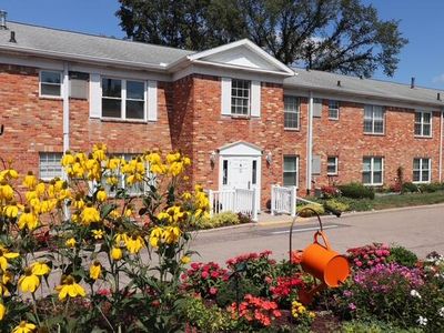 3333 Moores River Dr APT 105, Lansing, MI, 48911