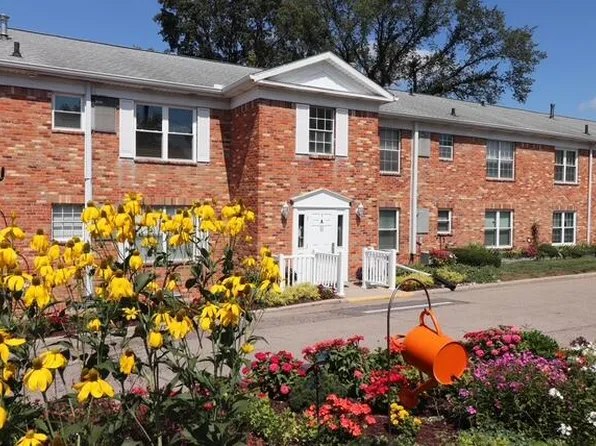 3333 Moores River Dr APT 105, Lansing, MI 48911