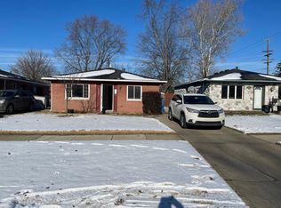25428 Norfolk St, Dearborn Heights, MI 48125