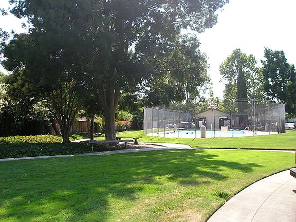 4th image of 359 Junipero Dr APT 4