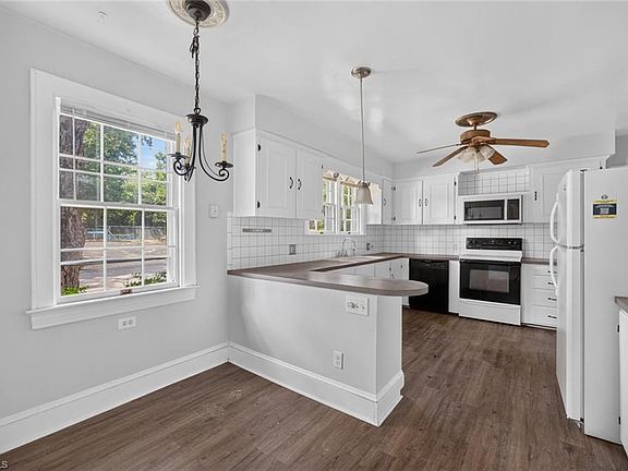 4th image of 3252 S Main St