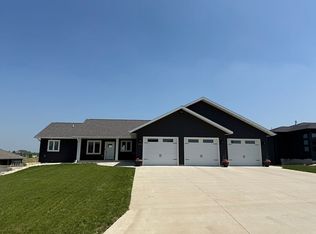 1170 9th Ave SE, Sioux Center, IA 51250