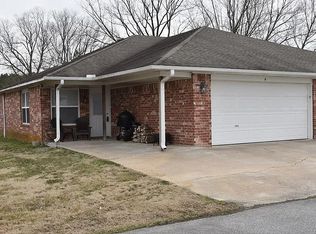 2566 N Center St #B, Fayetteville, AR 72701