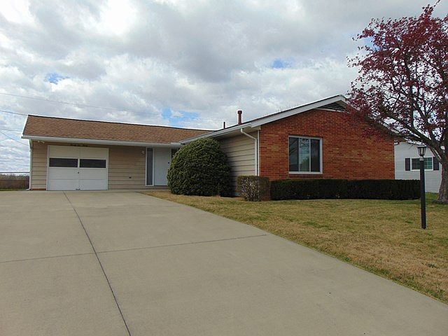 1st image of 2230 Woodcrest Dr