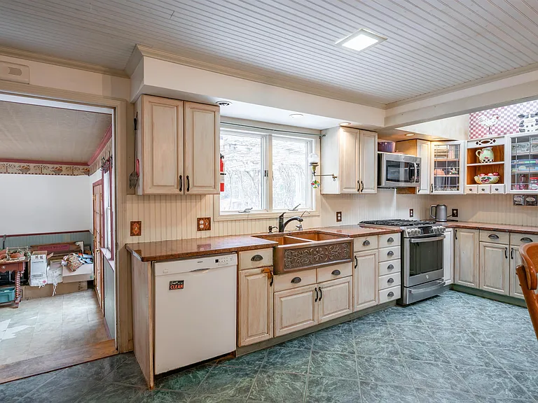 133 Raymond Rd — Photo 8