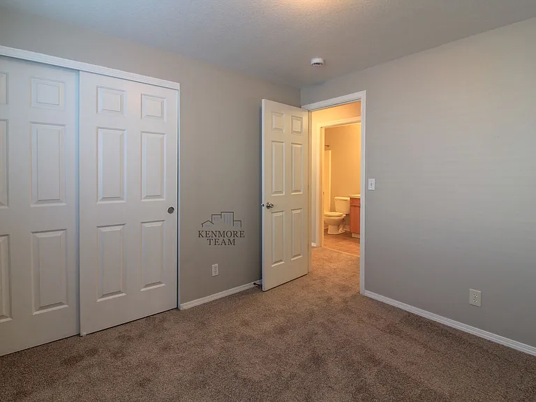 4811 Cleveland Ln — Photo 9