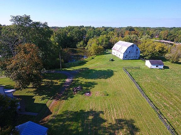 3rd image of 6486 Cedar Lake Ln