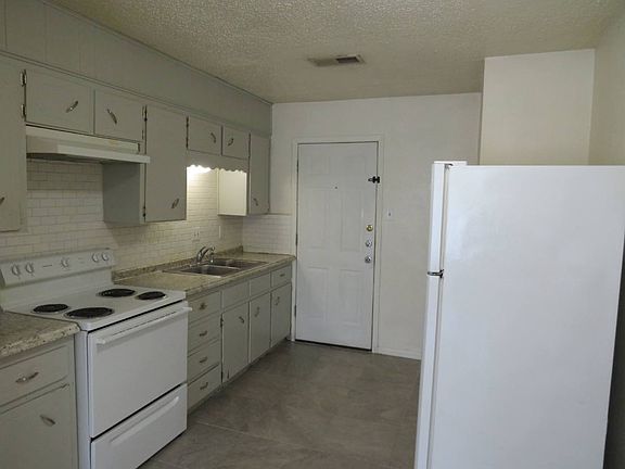 3rd image of 1513 Janis Dr #B