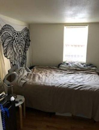 4th image of 810 NE C St #B