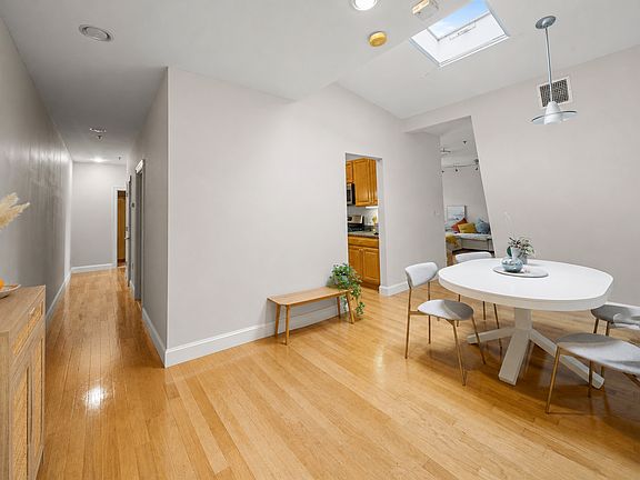 5th image of 1723 Washington St #505