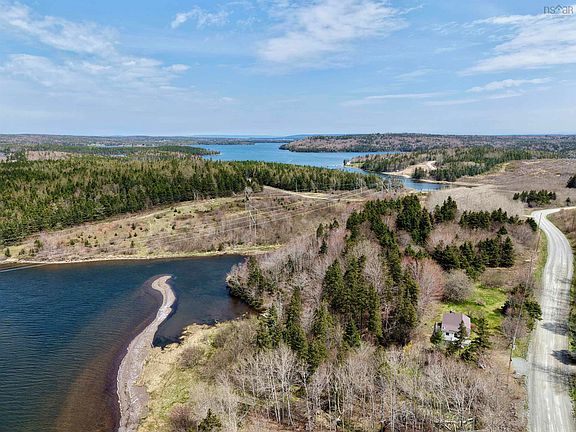 4th image of 499 Corbetts Cove Rd