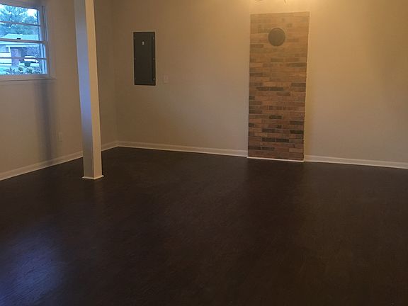 3rd image of 115 Brookhaven Trl