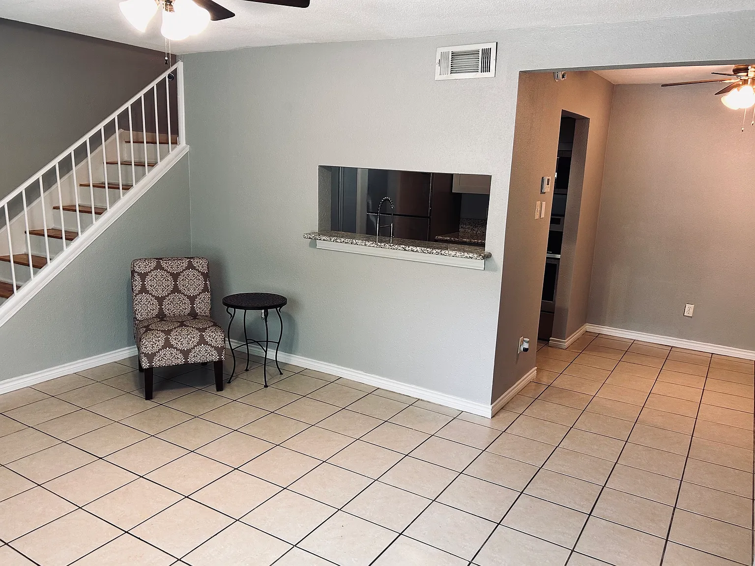 2 bed, 900 sqft, $1,300 — Photo 4