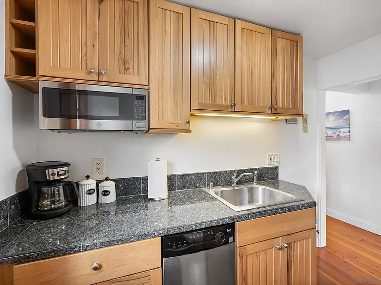 1315 Cave St — Photo 18
