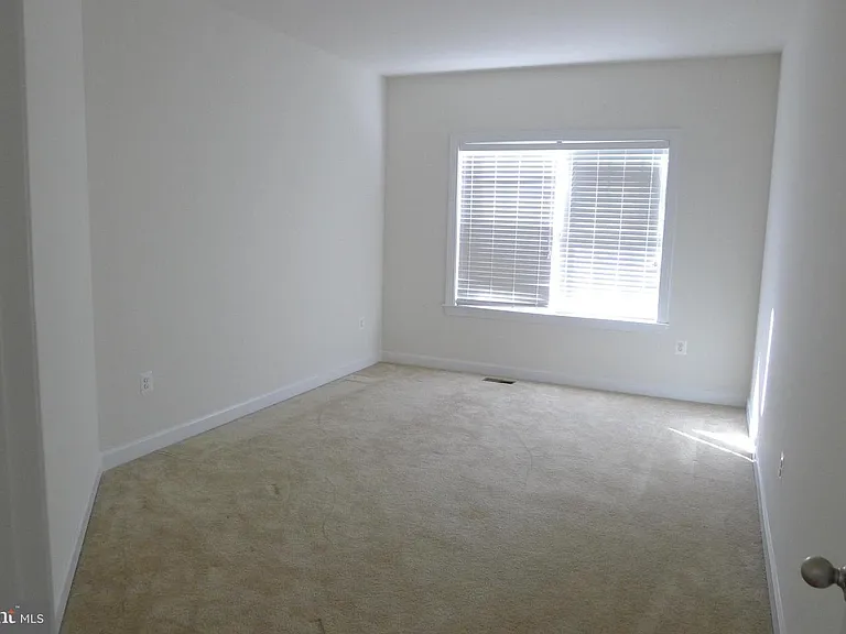1926 Belleville Dr NE — Photo 10