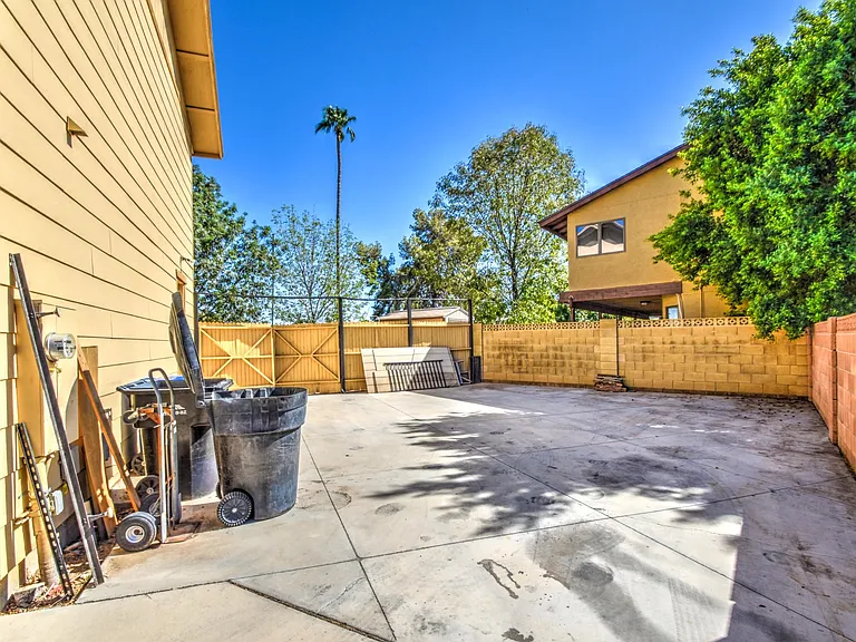 1341 E Ivyglen St — Photo 47