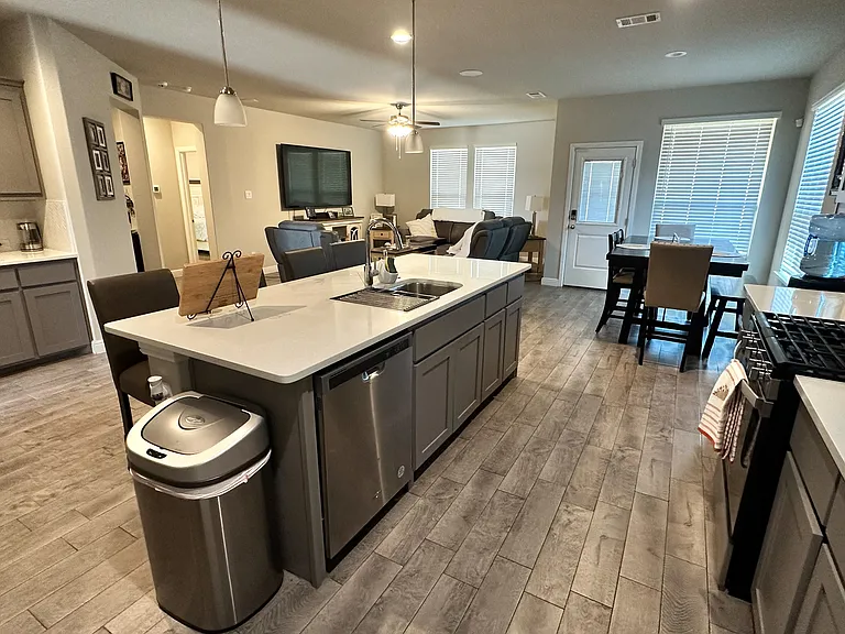 252 Drumcliffe Dr — Photo 13