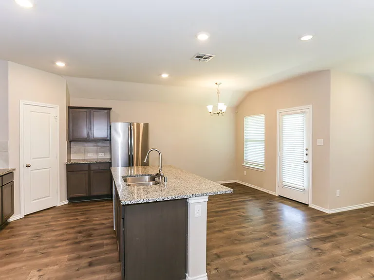 980 Alton Dr — Photo 8
