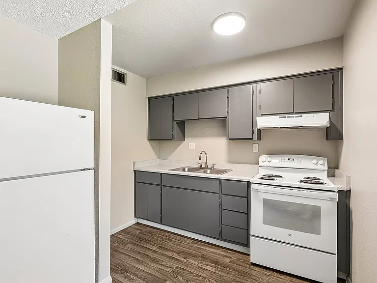 12-web-or-mls-N 23rd Ave-S0307-012