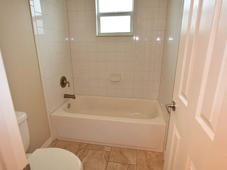 527 Bristol Cir — Photo 26