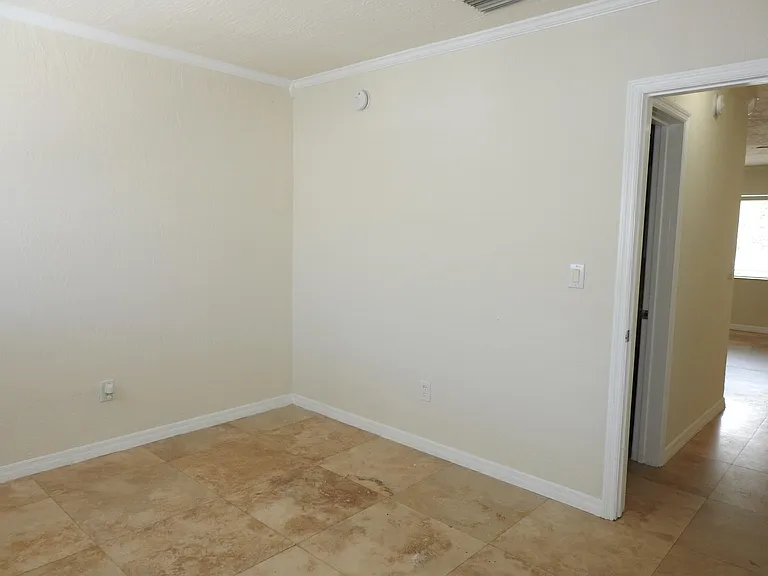 1872 NE 46th St #D11 — Photo 9