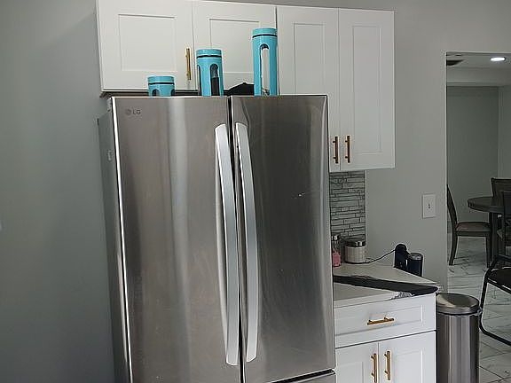 4th image of 274 College Dr