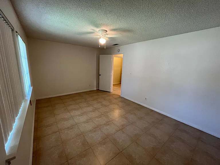400 W Blaine St — Photo 15