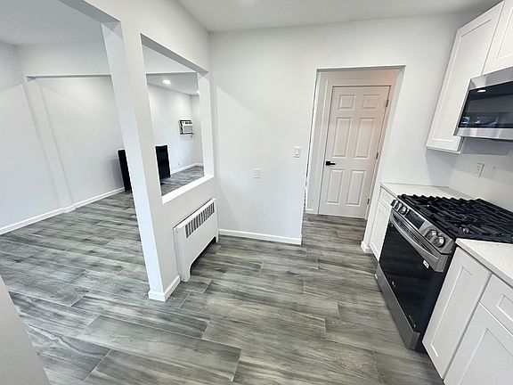 5th image of 417 Burkhard Ave