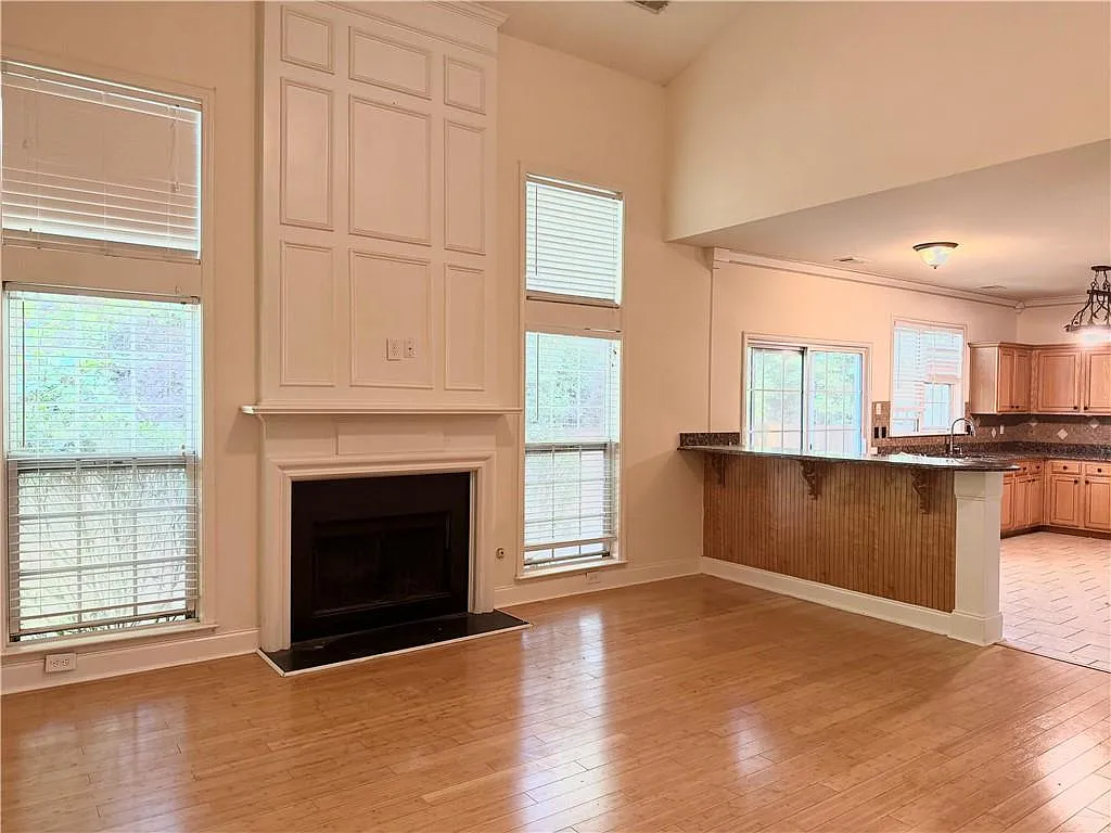 3 bed, 2.5 bath, 1952 sqft, $2,600 — Photo 4