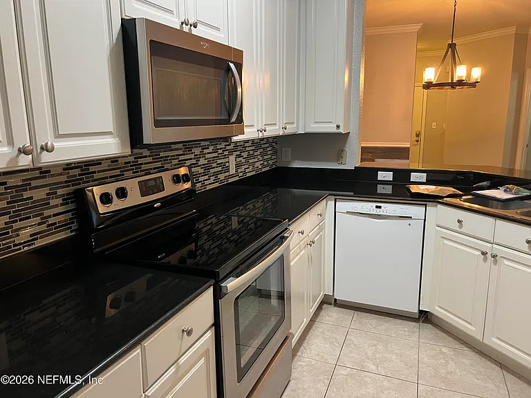 8539 Gate Pkwy W #121 — Photo 7