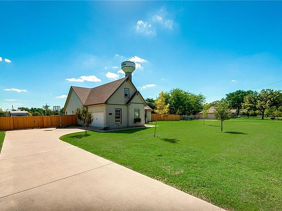 3rd image of 105 Westlawn Dr