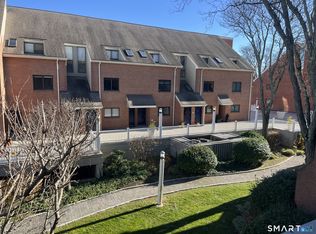 9 River Rd Unit 411, Greenwich, CT 06807