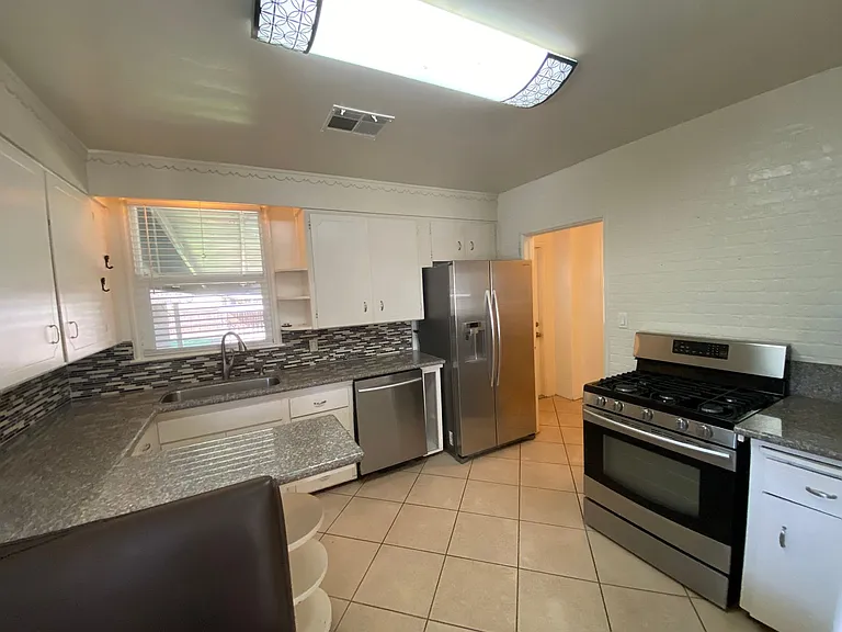 801 S Sowell St — Photo 6