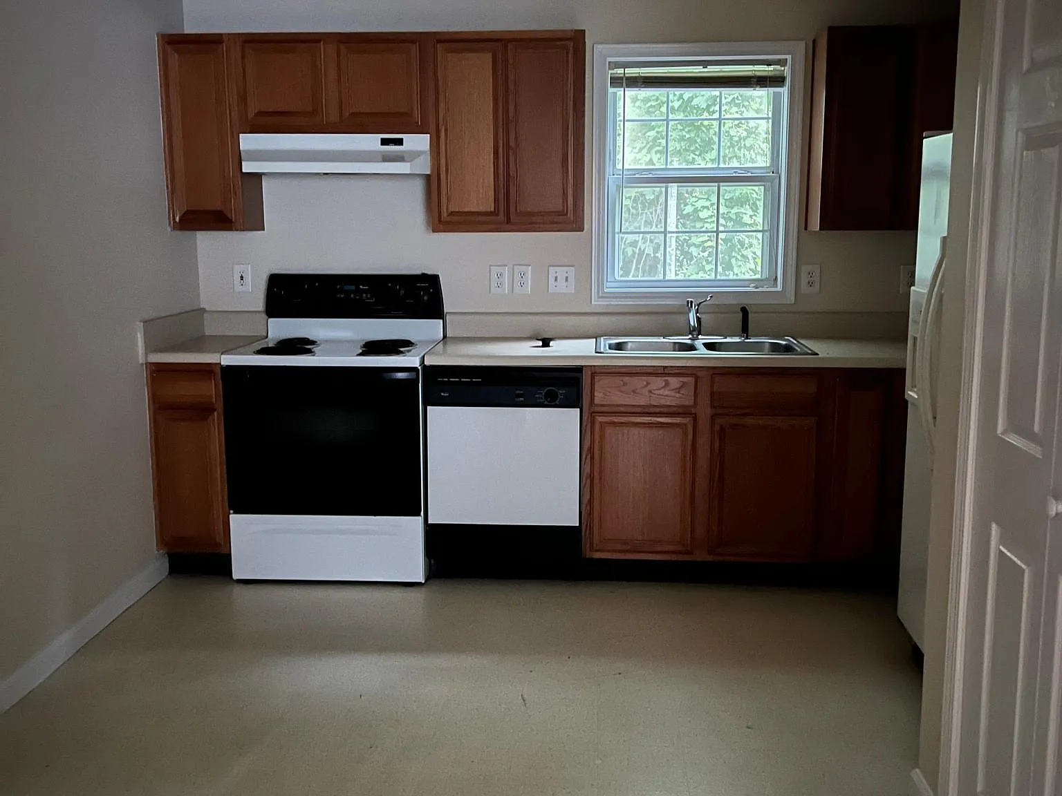 2 bed, 840 sqft, $1,025 — Photo 2