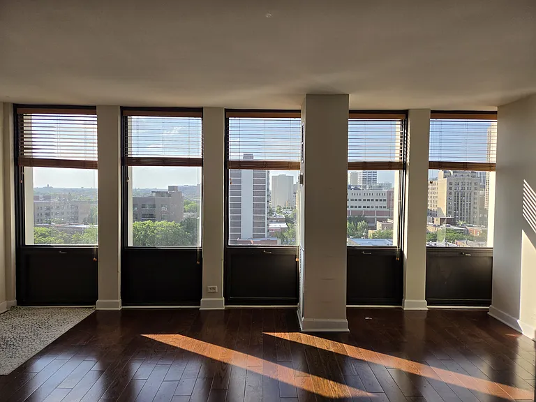 444 W Fullerton Pkwy — Photo 1