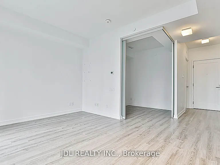 28 Wellesley St E #1808 — Photo 4