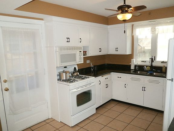 2nd image of 9038 S Claremont Ave
