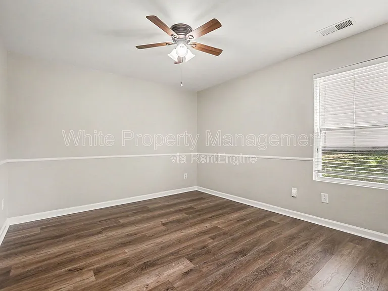 1820 Meadow Crossing Dr — Photo 17