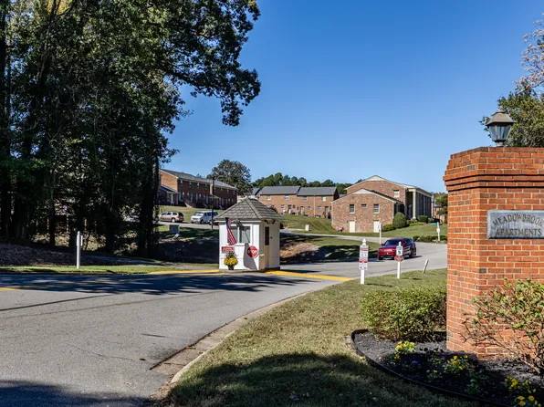 Meadowbrook Apartments