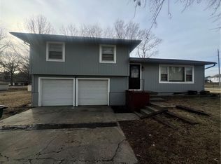 995 N Hurley St, Peculiar, MO 64078