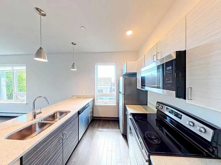 City Lights Modern, Luxury Living in Downtown Winooski — Photo 16
