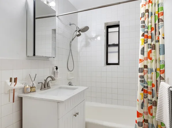 319 West 18th Street image 8 of 14