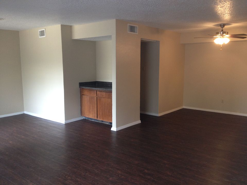 Large Living and Den area