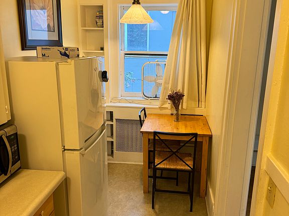 4th image of 4725 15th Ave NE APT 17