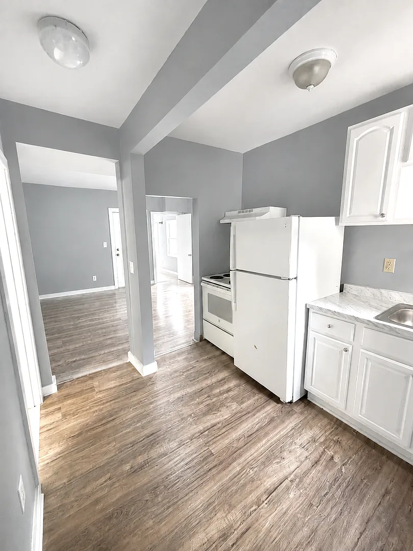 54 Bronson St — Photo 3